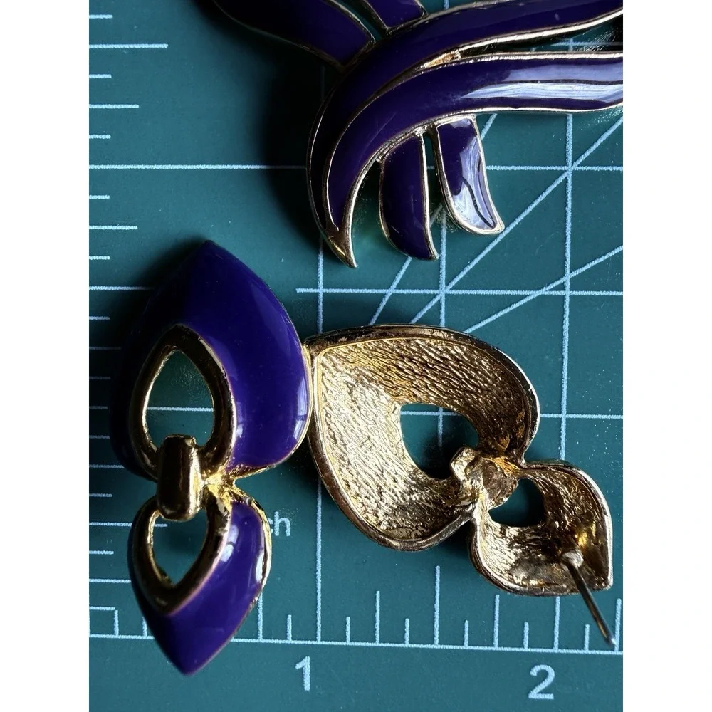 Signed Purple Enamel Trifari TM Necklace Unbranded Earrings Vintage Jewelry Set - Picture 10 of 16